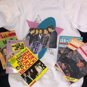 Lot of 90s NKOTB! 6 Books & EUC New Kids on the Block Sweatshirt Sz XS/S